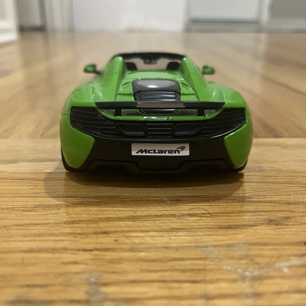 Motormax McLaren 650S Spider Diecast Car 1:24 Scale Metallic Green Opening Doors - Picture 5 of 13